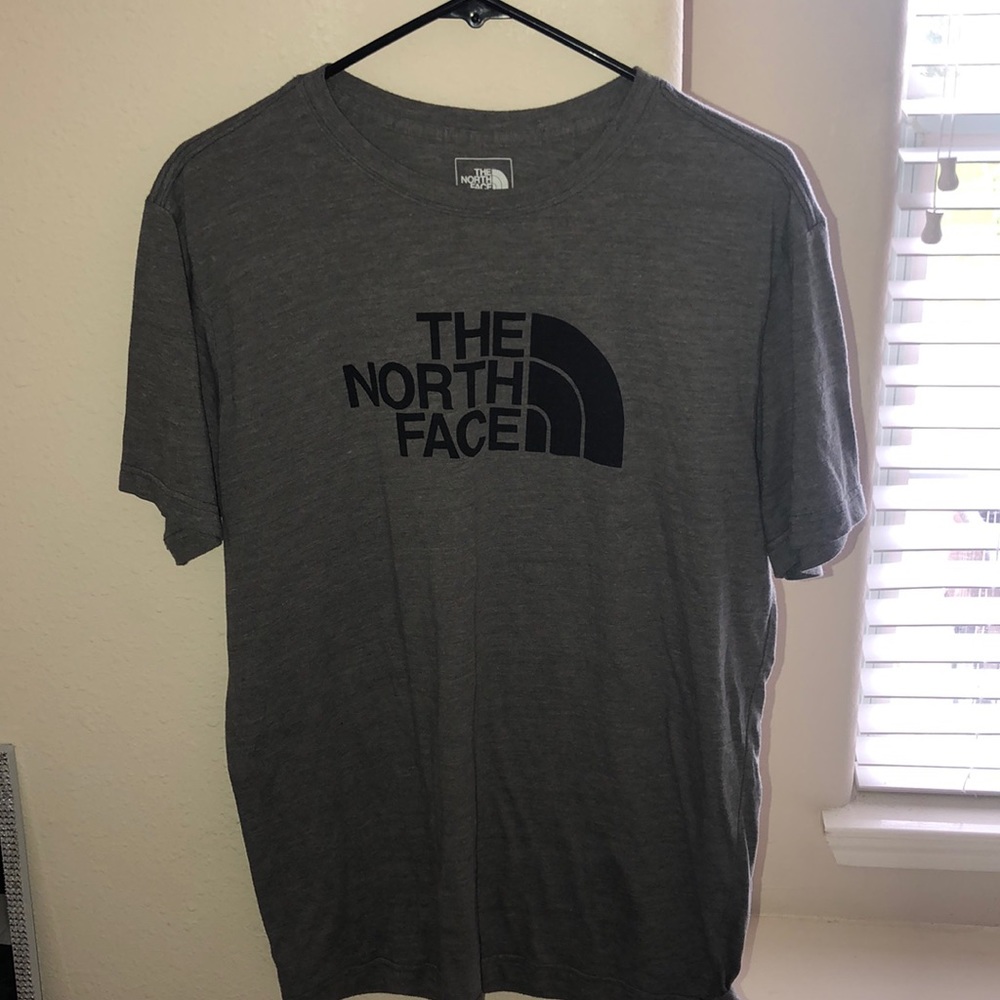 Men’s Grey Large North Face tee